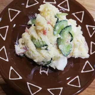 きゅうりとゆで卵とベーコンのポテトサラダ